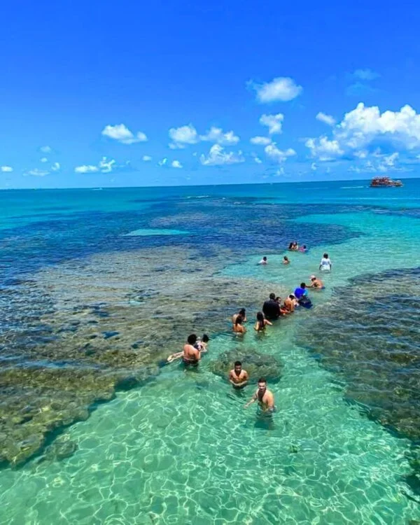 Águas cristalinas das Piscinas Naturais do Seixas